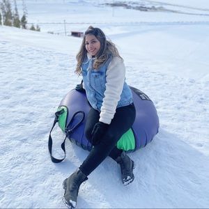 Meet your Posher, Elvia